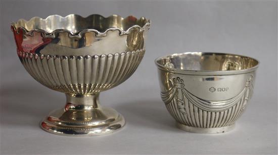 An Edwardian silver rose bowl, Birmingham, 1909 and an Edwardian silver sugar bowl, 11 oz.